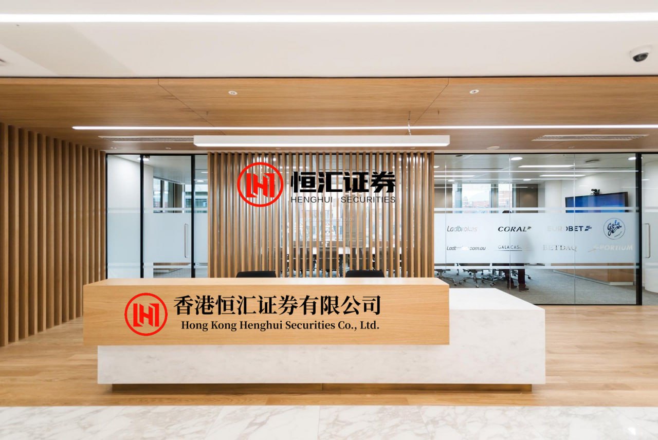 富兴配资端 上市银行中收“分水岭”：谁在领跑？谁在掉队？